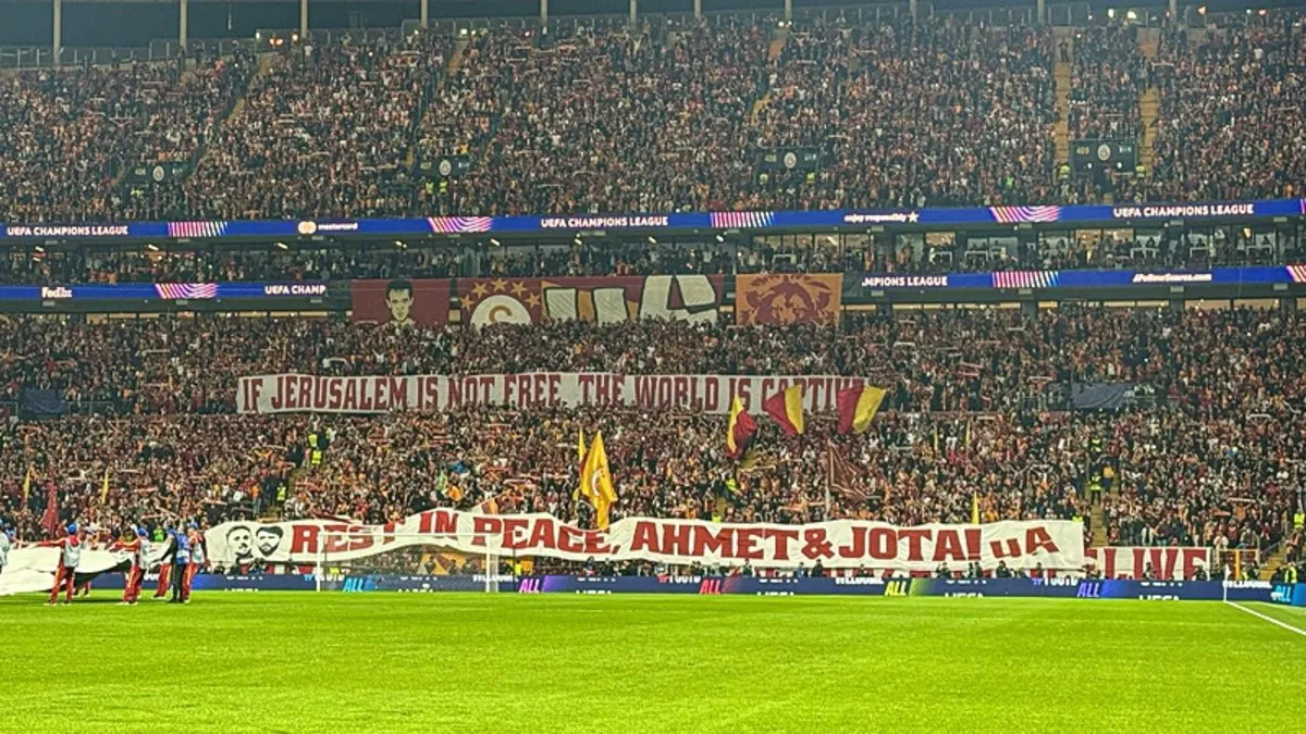 Galatasaray tribünleri, Diogo Jota ve Ahmet Çalık'ı andı! İşte o pankart...