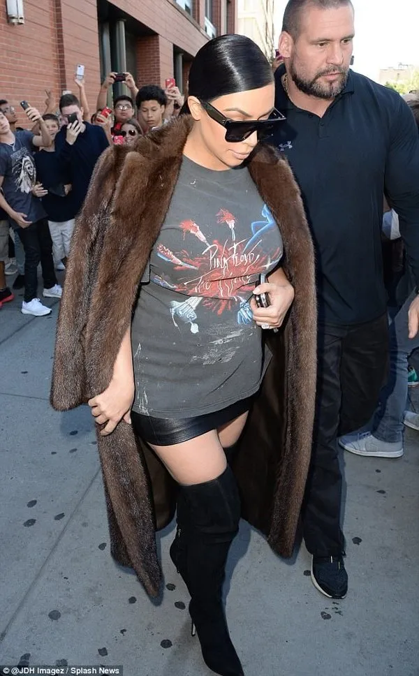 Kim Kardashian kürk sezonunu açtı!