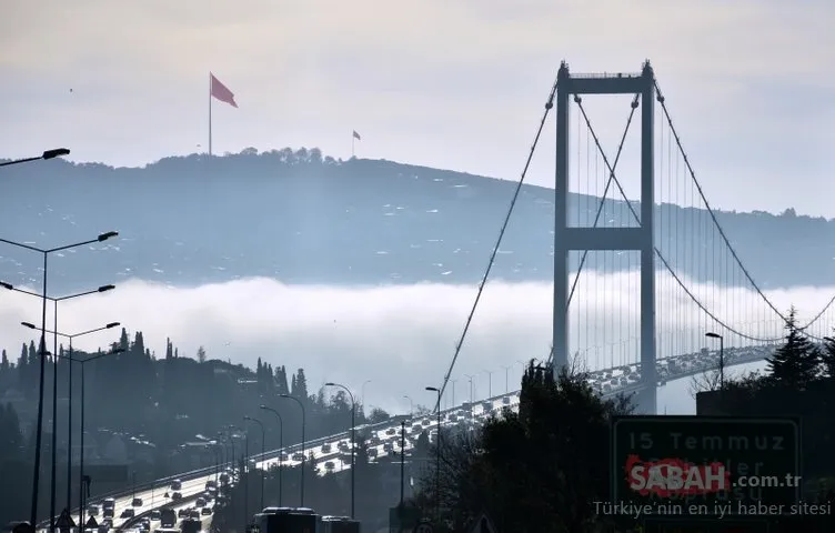 İstanbul’da etkili olan sis ortaya seyirlik manzaralar çıkardı