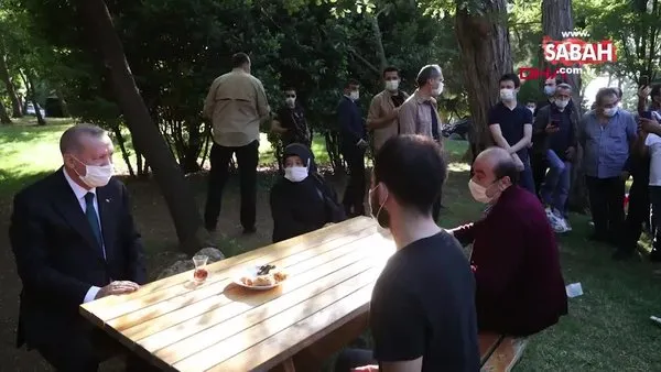 Cumhurbaşkanı Erdoğan vatandaşlarla çay içti | Video