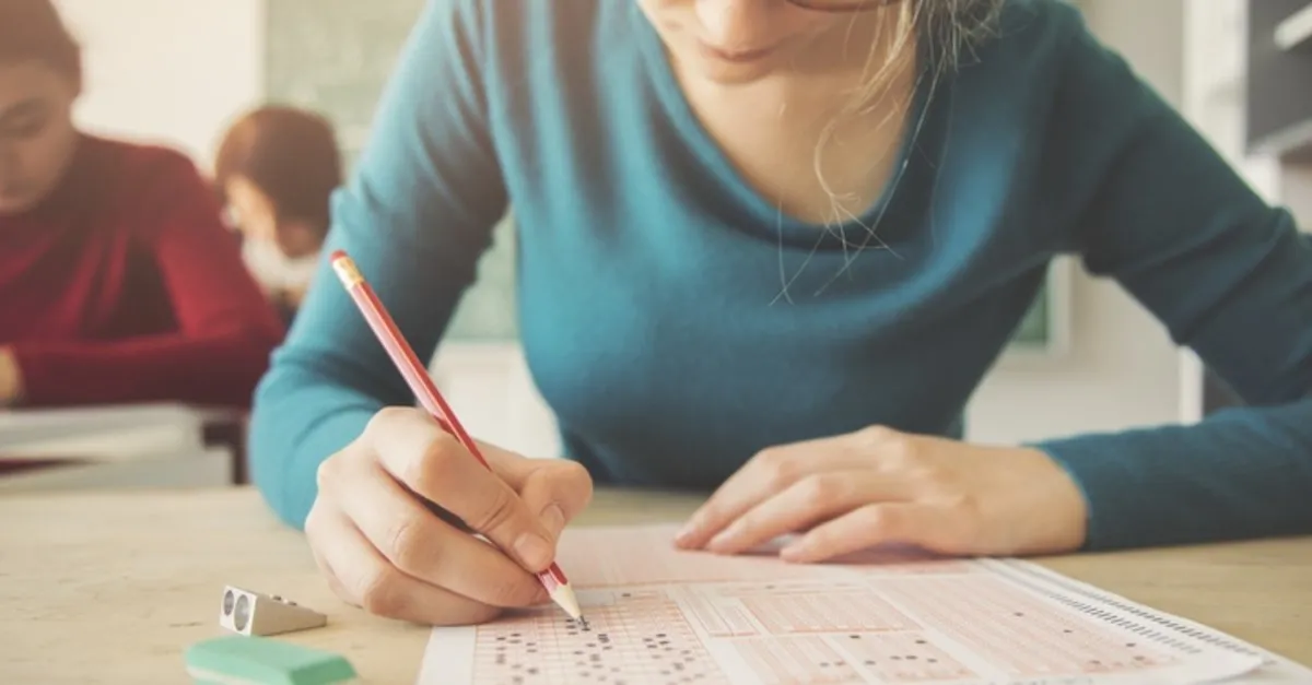 aof sinavinda kalem ve silgi verilecek