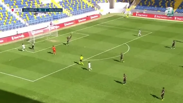 Kupada boş kaleye golü kaçırdı