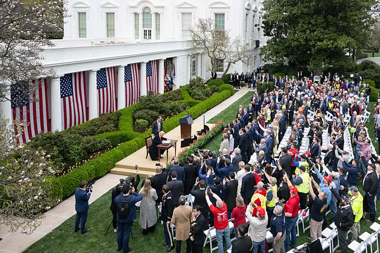 Trump Çin’e savaş açtı! Ülkedeki tüm personele mektup gönderildi: ’Onlardan uzak durun’