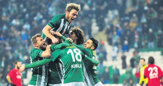 Bursaspor Kubilay ve Batalla ile yürüdü