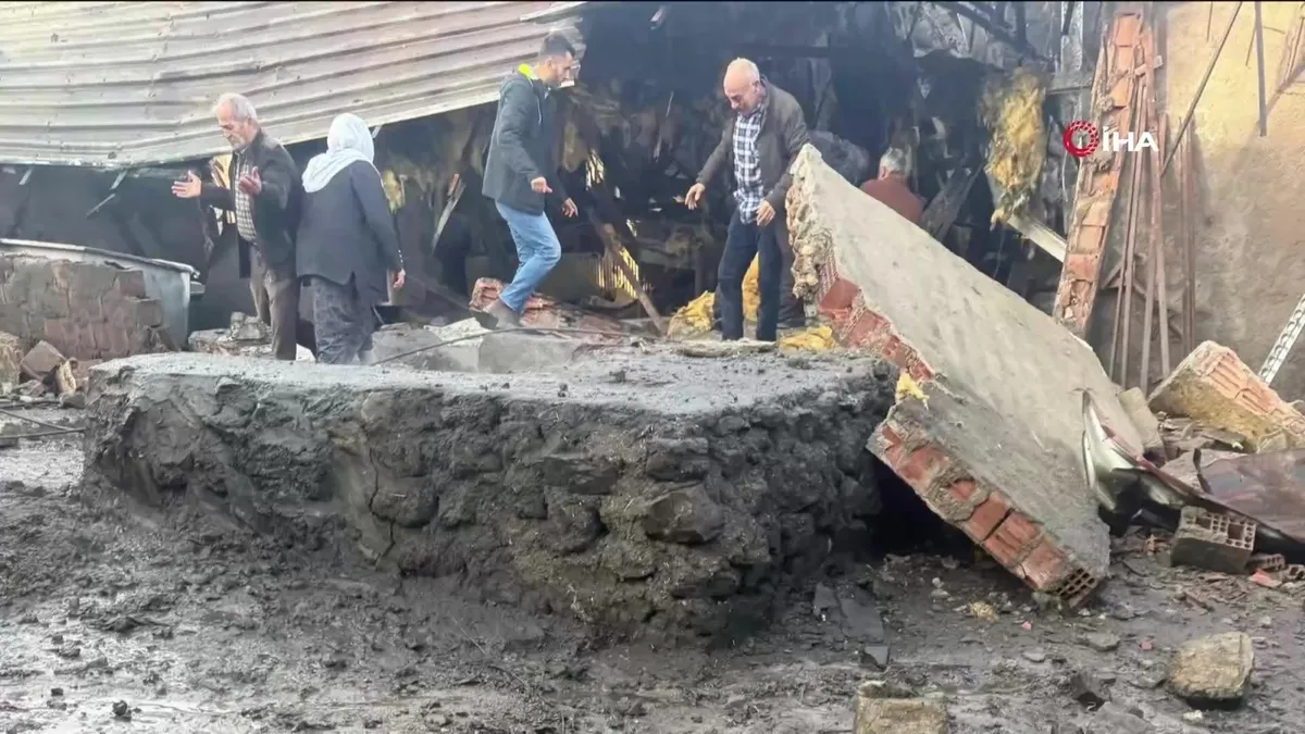 SON DAKİKA | Diyarbakır’da peynir fabrikasında patlama: 5 yaralı! videosunu izle SON DAKİKA | Diyarbakır’da peynir fabrikasında patlama: 5 yaralı! videosunu izle