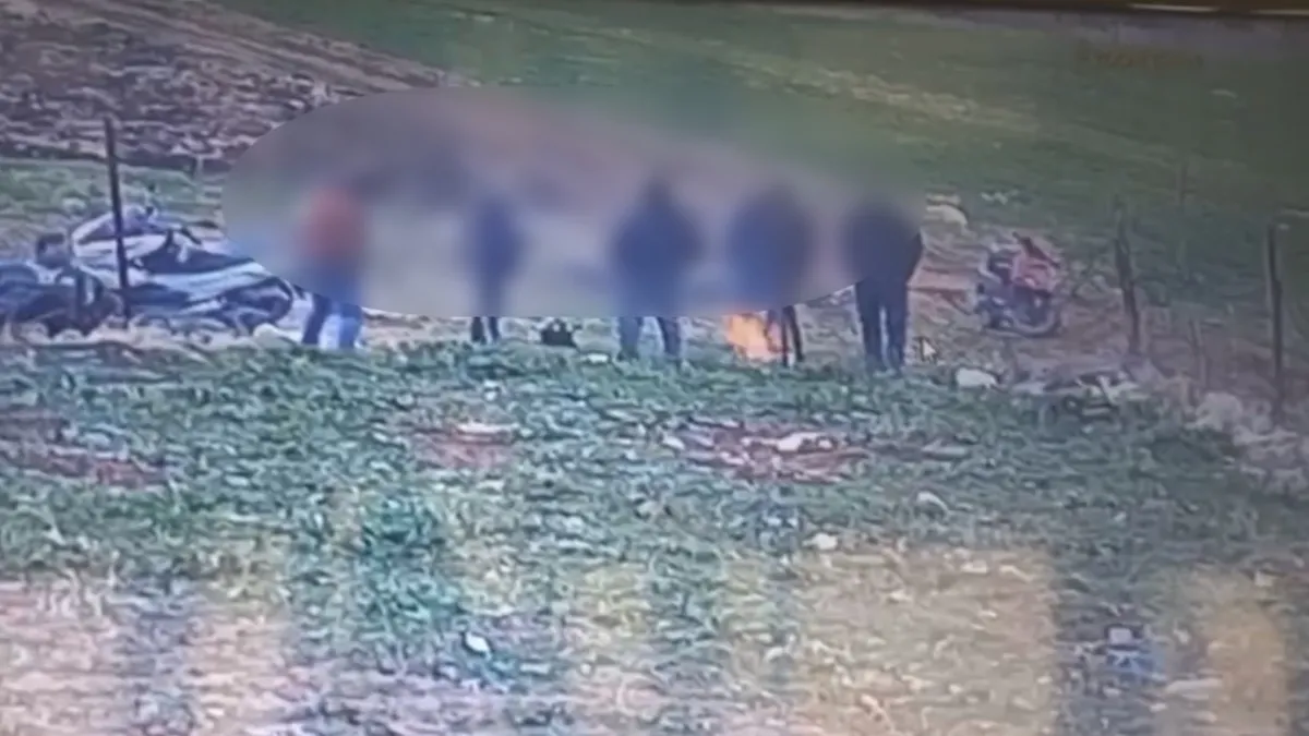 Adıyaman’da akılalmaz anlar kamerada: 6 şahıs tek tek yere düştü! Kimi süründü, kimi hareketsiz kaldı Adıyaman’da akılalmaz anlar kamerada: 6 şahıs tek tek yere düştü! Kimi süründü, kimi hareketsiz kaldı