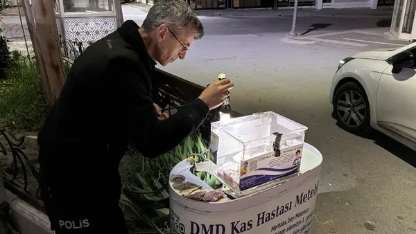 kutahyada-vicdanlari-yaralayan-hirsizlik-dmd-hastasi-metehanin-bagis-paralarini-calarken-yakalandi-1780478714411.jpg