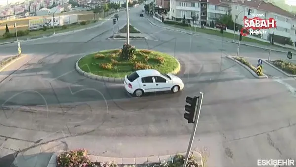 Trafikte kural ihlali yapan sürücülerin karıştığı kazalar kameralara yansıdı | Video