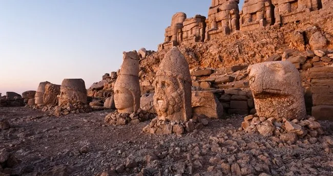 Nemrut Dağı Hikayesi Nedir? Nemrut Dağı Efsanesi Gerçek Mi, Heykeller Neden ve Kim Tarafından Yapılmıştır?