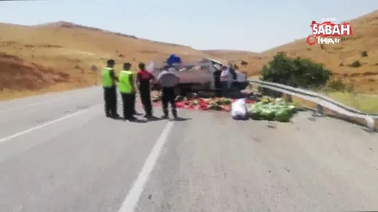 Gercüş’te meyve ve sebze yüklü kamyonet devrildi: 3 yaralı | Video