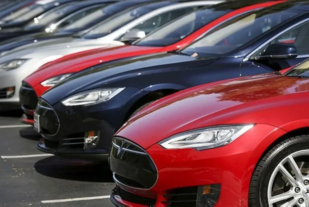 TESLA’DAN ARAÇ PİLİ KARARI