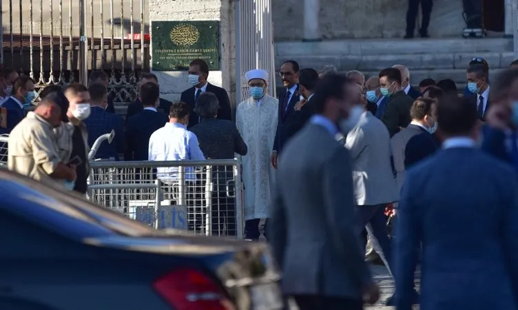 Cumhurbaşkanı Erdoğan ve MHP lideri Bahçeli Ayasofya Camii'nde incelemelerde bulundu