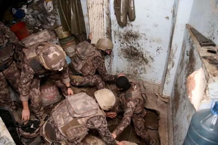 Uyuşturucu operasyonu! İstanbul'un göbeğinde bulundu! 30 metrelik tünel! İki girişi var...