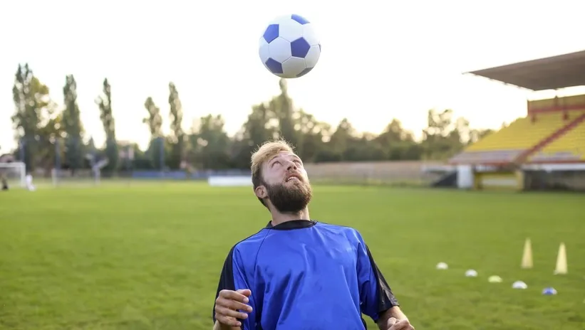Topa kafa atmak fıtığa neden olur mu?