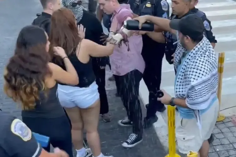 ABD’li gazeteci pişmanlığını dile getirip kendini yaktı: Soykırımı görmezden geldik!