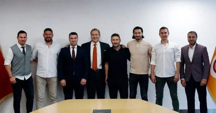 Galatasaraylı eski futbolculardan Burak Elmas’a ziyaret!
