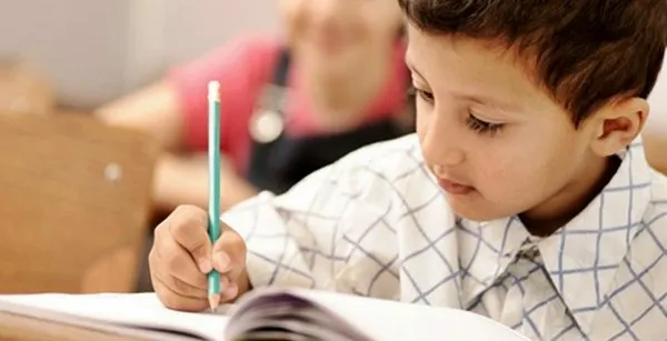 İlkokul birinci sınıfta bitişik el yazısı tercihe bırakıldı