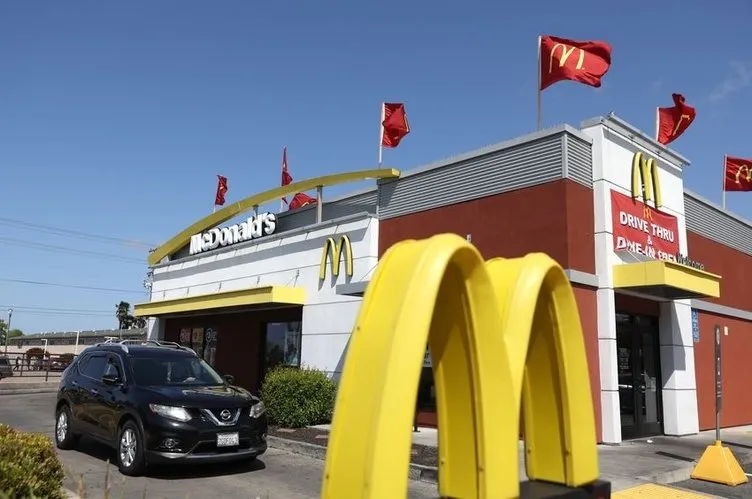 ABD’de ekonomik kriz boyut değiştirdi: Dünya devi McDonald’s batıyor! Ofisler kapatıldı, her şey iptal!