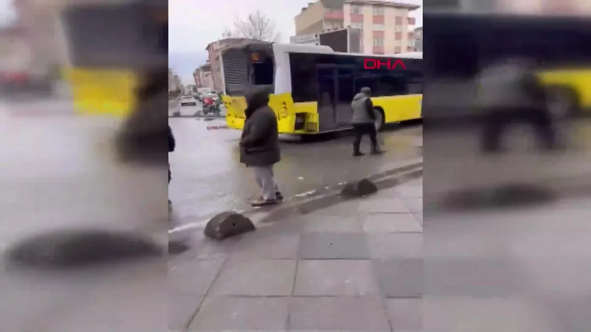 SON DAKİKA | İstanbul Sancaktepe’de 2 İETT otobüsü çarpıştı: Yaralılar var | Video videosunu izle SON DAKİKA | İstanbul Sancaktepe’de 2 İETT otobüsü çarpıştı: Yaralılar var | Video videosunu izle