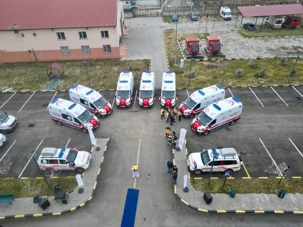 agrida-kis-sartlarina-ozel-donanimli-7-ambulans-hizmete-basladi-1764949121422.jpg