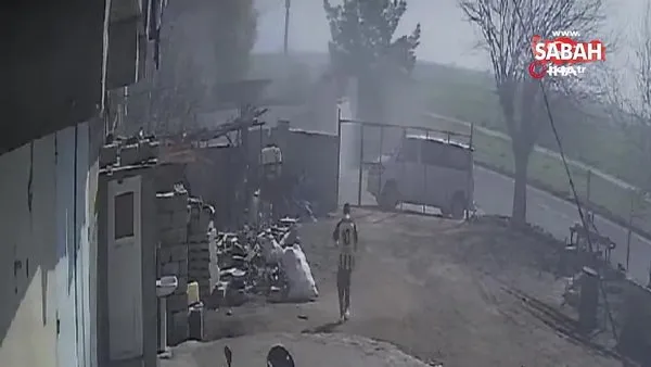 Mardin’de yolcu otobüsünün evin bahçe duvarına çarptığı anlar kamerada | Video