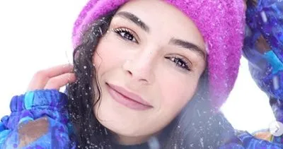 Hercai’nin Reyyan’ı Ebru Şahin yazdan kalma fotoğrafı ile yürek hoplattı! Güzel oyuncu Ebru Şahin havuz başında...