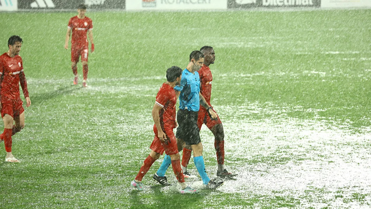Ümraniyespor - Boluspor maçı yoğun yağış nedeniyle ertelendi