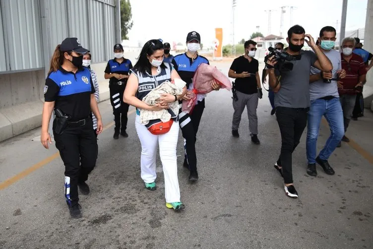 Ebelik yapan kadın polis, başarı belgesi ile ödüllendirildi