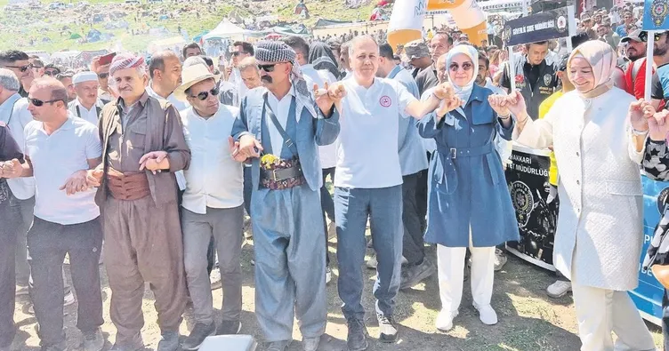 Devlet ve millet Cilo’da halay çekti