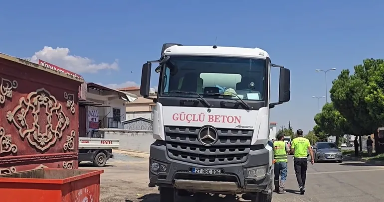 Gaziantep’te otomobil ile beton mikseri çarpıştı: 4 yaralı