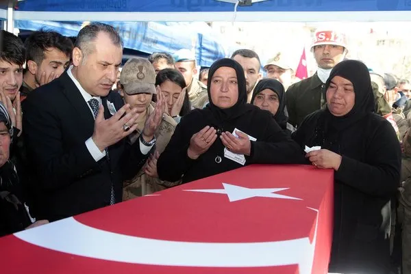 Afrin şehidi Uzman Çavuş'u Kahramanmaraş'ta 10 bin kişi uğurladı