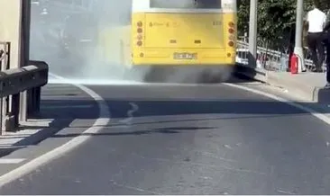 Özel Halk otobüsü yandı: Şoför yangın tüpüyle söndürdü #istanbul