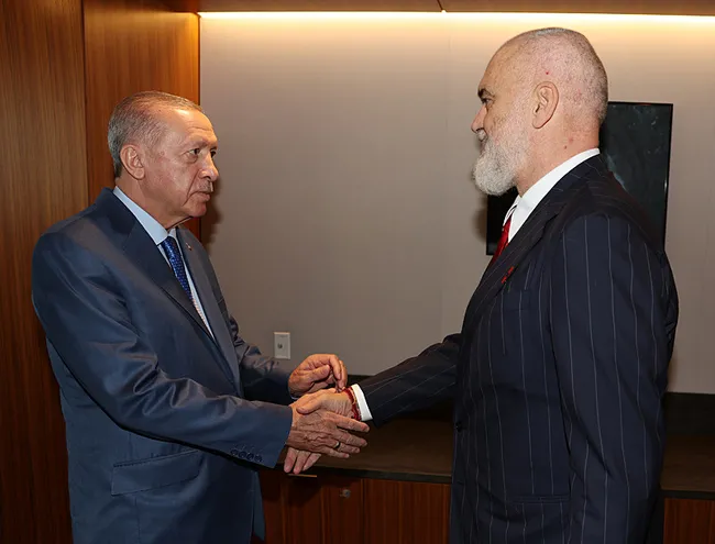 baskan-erdogan-arnavutluk-basbakani-edi-rama-ile-gorustu-1727036168732.jpeg