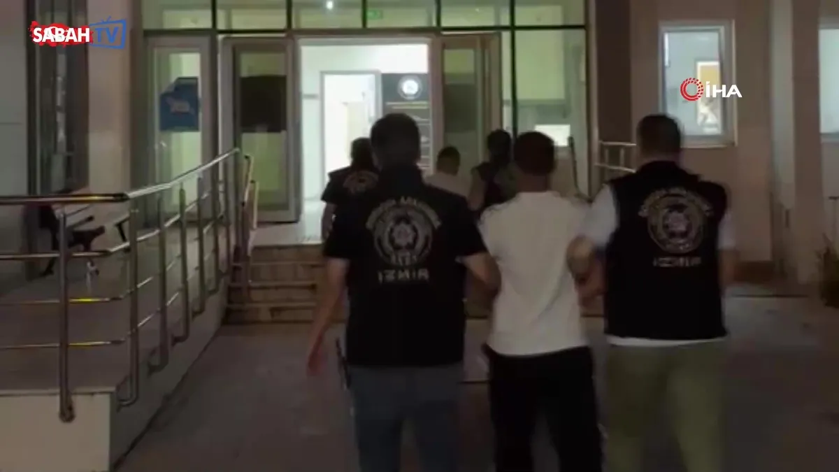 Önce taksi, sonra eve baskın: 280 bin uyuşturucu hap yakalandı | Video videosunu izle Önce taksi, sonra eve baskın: 280 bin uyuşturucu hap yakalandı | Video videosunu izle