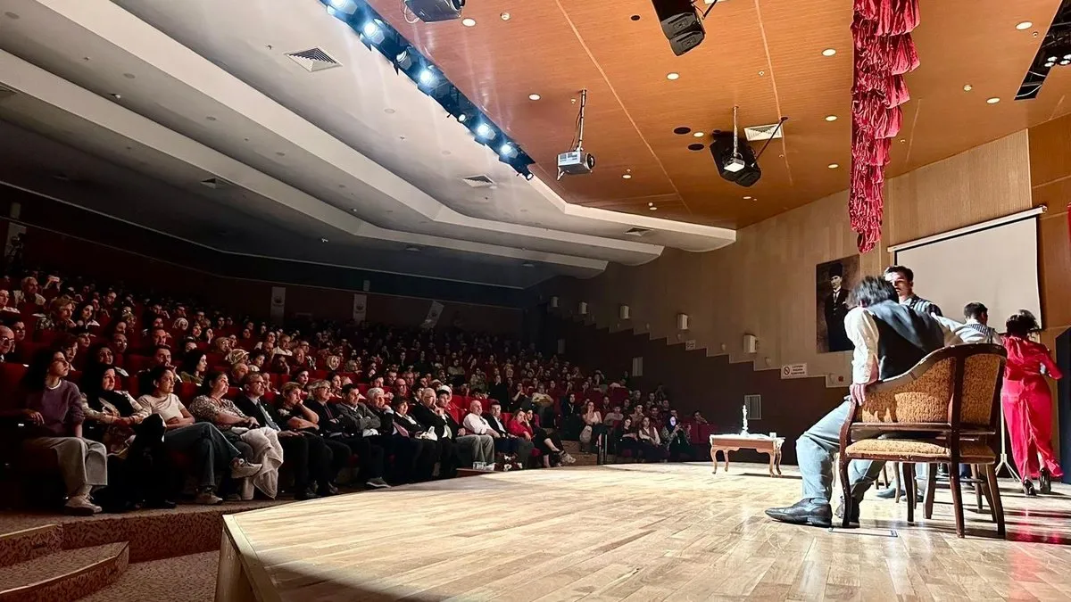 “Bir Adam Yaratmak” Sağlık Bilimleri Üniversitesi’nde Sahnelendi!