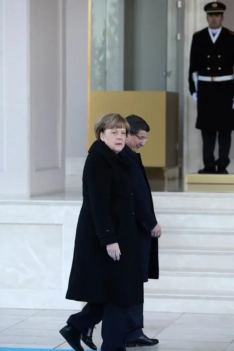 Başbakan Davutoğlu ve Merkel bir araya geldi