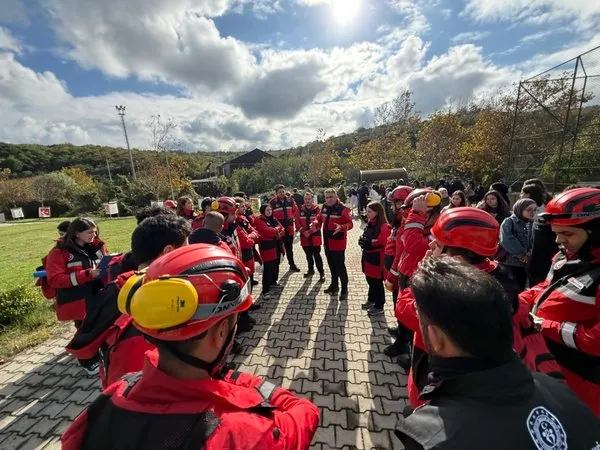 genclik-ve-spor-bakanligi-bunyesindeki-ilk-ekipten-deprem-tatbikati-istanbul-afetlere-hazirlikli-olmali-1762946459523.jpg