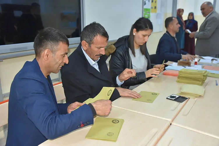 Türkiye sandık başında! 57 milyon seçmen tercihini yapıyor