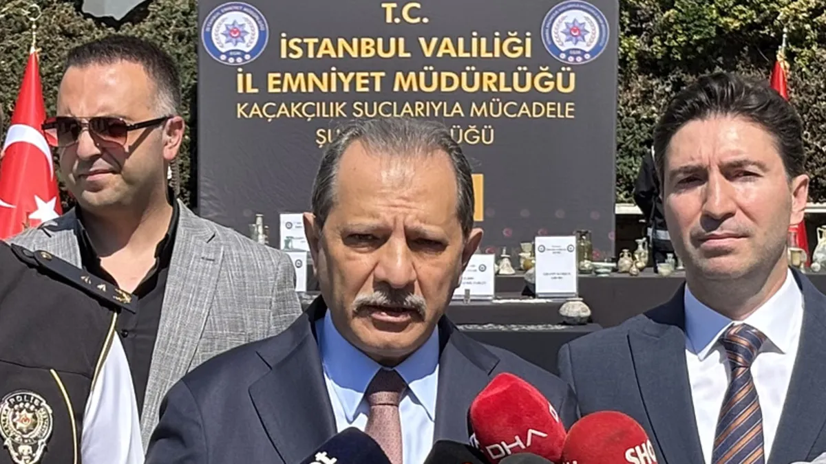 Kaçakçılık polisinin ele geçirdiği 10 bin parça tarihi eser sergilendi Kaçakçılık polisinin ele geçirdiği 10 bin parça tarihi eser sergilendi