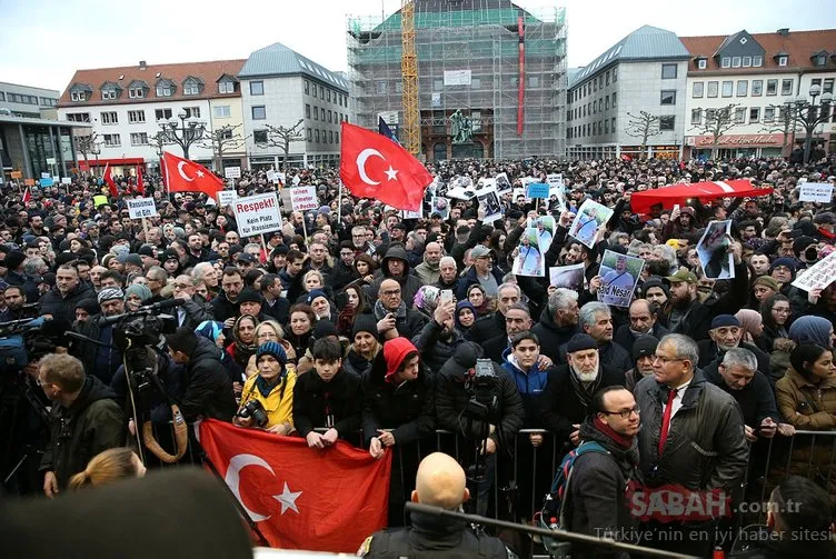 Almanya’da ırkçı saldırıların yaşandığı Hanau’da terör ve İslamofobi karşıtı yürüyüş düzenlendi