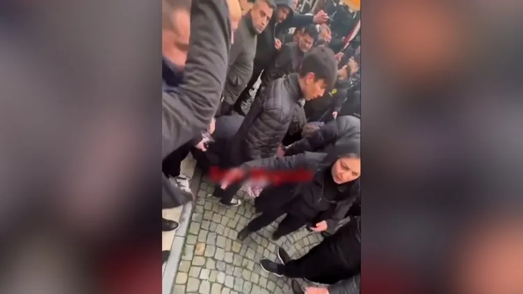 Ferdi Tayfur’un büyük oğlu Timur Turanbayburt cenaze törenin baygınlık geçirdi! İşte o anlar...