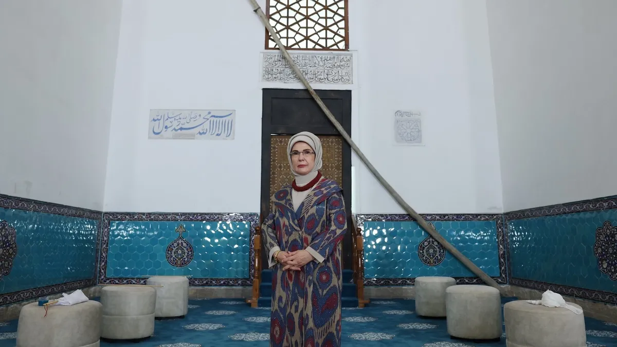 Emine Erdoğan, Kazakistan’da Hoca Ahmet Yesevi Türbesi’ni ziyaret etti Emine Erdoğan, Kazakistan’da Hoca Ahmet Yesevi Türbesi’ni ziyaret etti