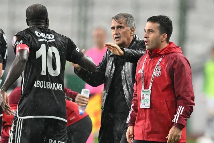 besiktasta-aboubakar-seriye-bagladi-1696225242790.jpg