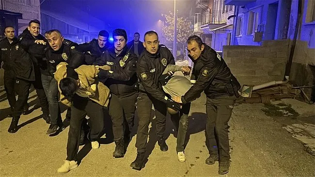 taziye-ziyareti-kavgayla-sonuclandi-cocuklarinin-olumunden-arkadaslarini-sorumlu-tuttular-1733566851121.jpeg