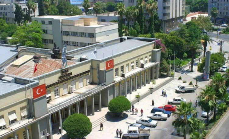 SON DAKİKA | İhalelerinin şartnamelerini sızdır rüşveti kap! Reklam rüşvetleri Özgür Özel’in satranç arkadaşına