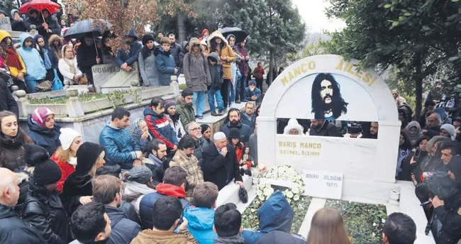 Ünlü sanatçı Manço kabri başında anıldı