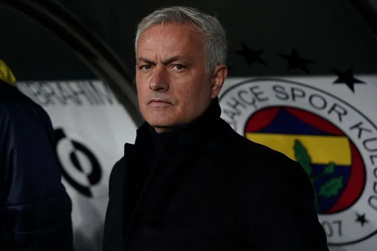 Son dakika haberi: Fenerbahçe’de kadro revizyonu! O isimlerle yeni sezonda yollar ayrılacak....