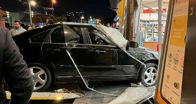 Avcılar’da otomobil zincir markete daldı Avcılar’da otomobil zincir markete daldı