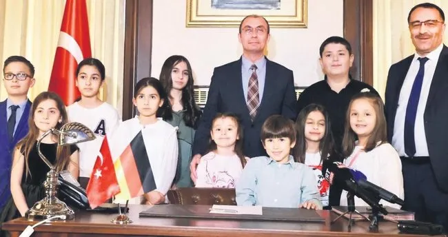 Koltuğu minikler devraldı