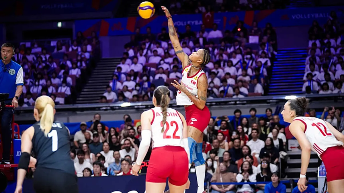 A Milli Kadın Voleybol Takımı oyuncuları maç sırasında